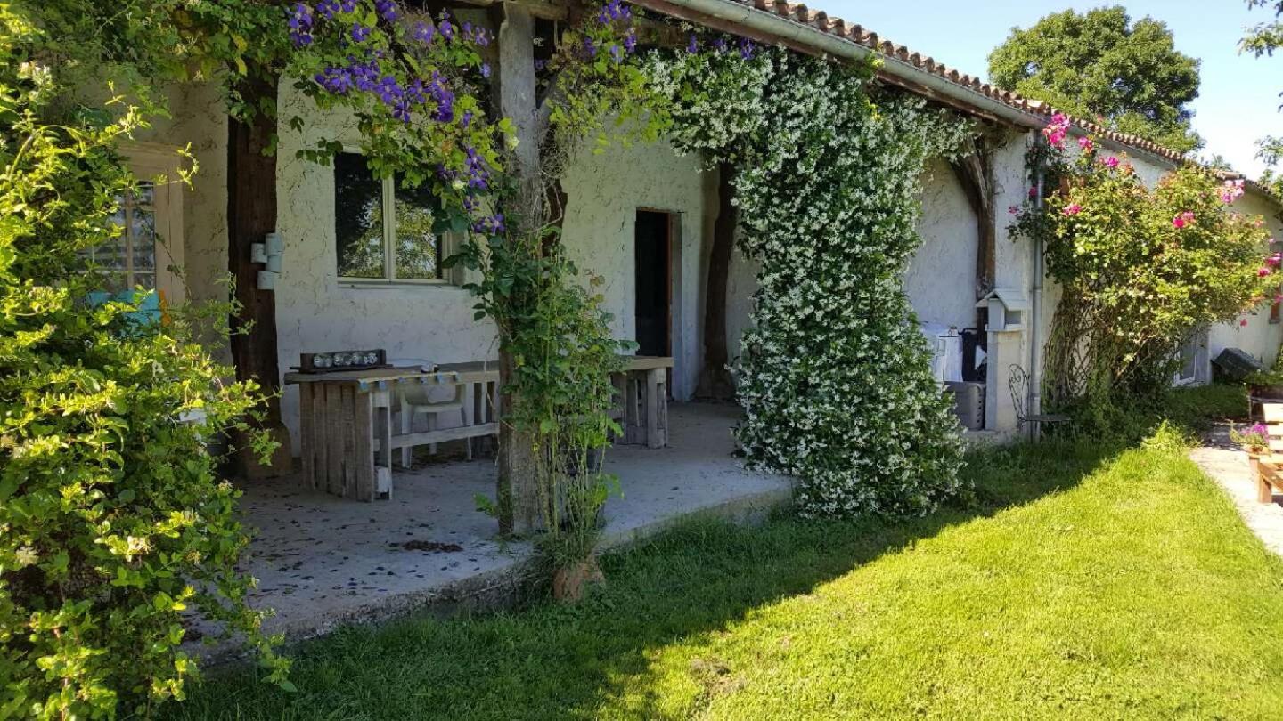 Clos De La Source Saint-Martin-du-Bois  외부 사진